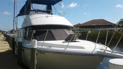 A Carver 325 cabin cruiser