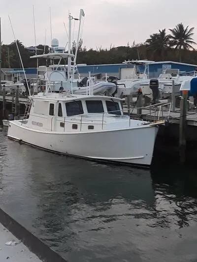A Northern Bay 38 single-engine trawler